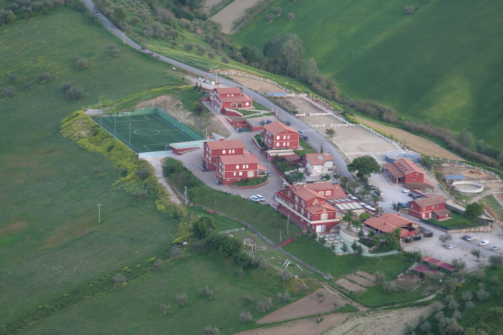 Fattoria Cerreto Hotel Mosciano SantʼAngelo Buitenkant foto