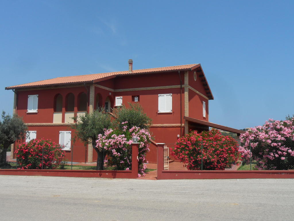 Fattoria Cerreto Hotel Mosciano SantʼAngelo Buitenkant foto