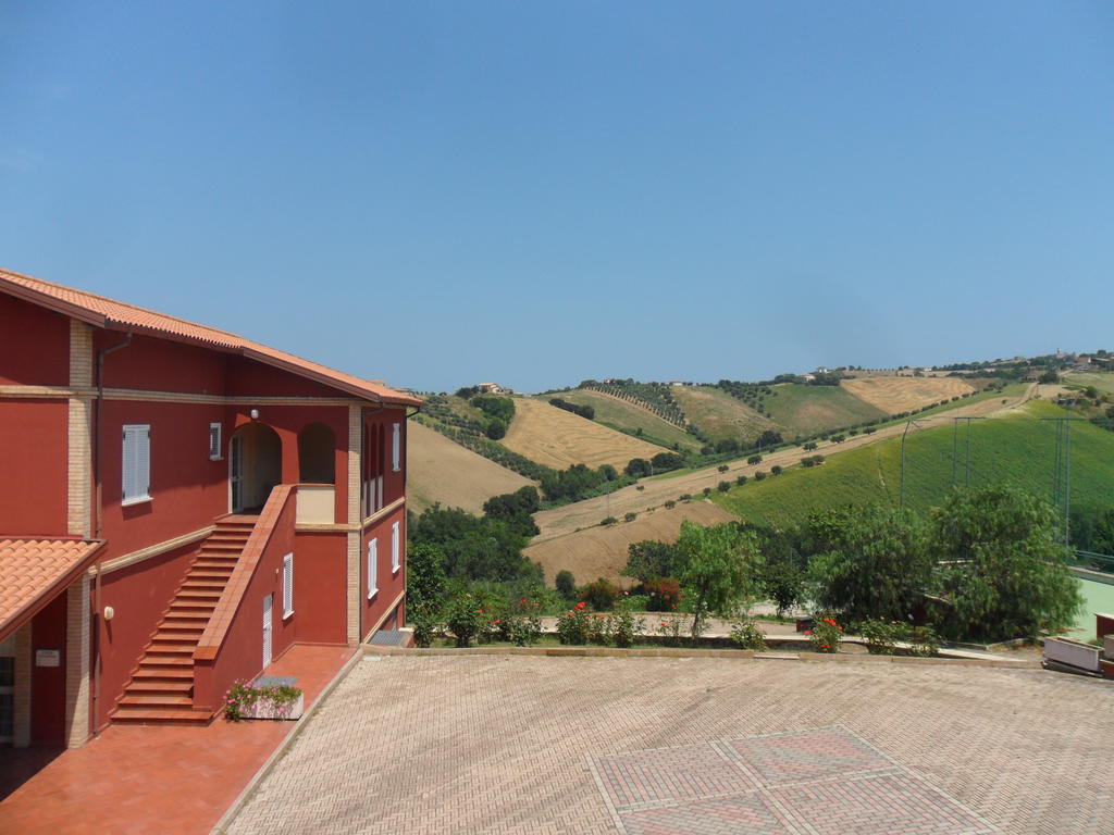 Fattoria Cerreto Hotel Mosciano SantʼAngelo Buitenkant foto