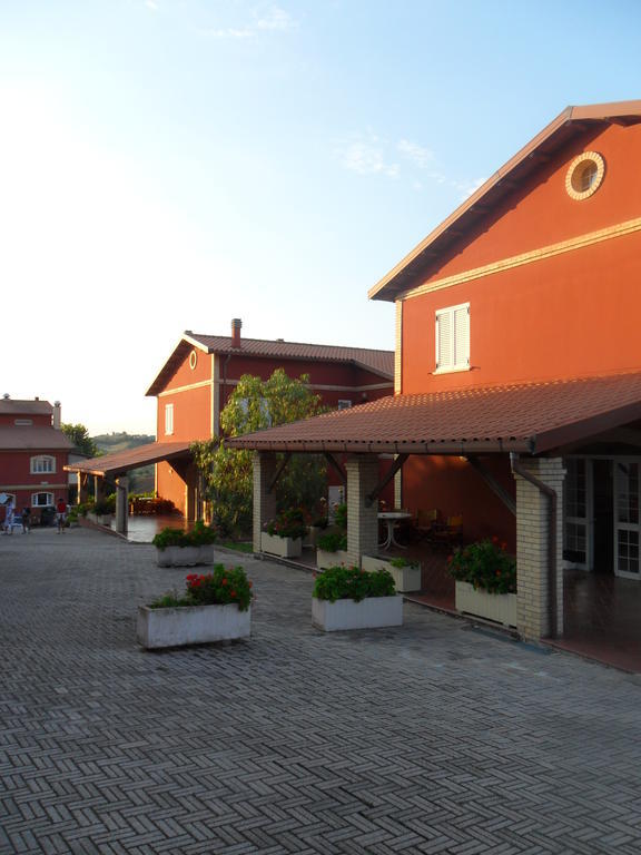 Fattoria Cerreto Hotel Mosciano SantʼAngelo Buitenkant foto