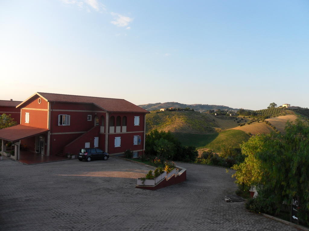 Fattoria Cerreto Hotel Mosciano SantʼAngelo Buitenkant foto