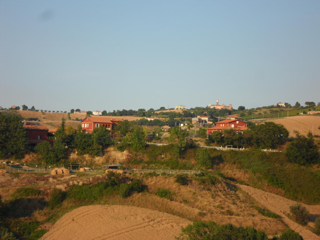 Fattoria Cerreto Hotel Mosciano SantʼAngelo Buitenkant foto