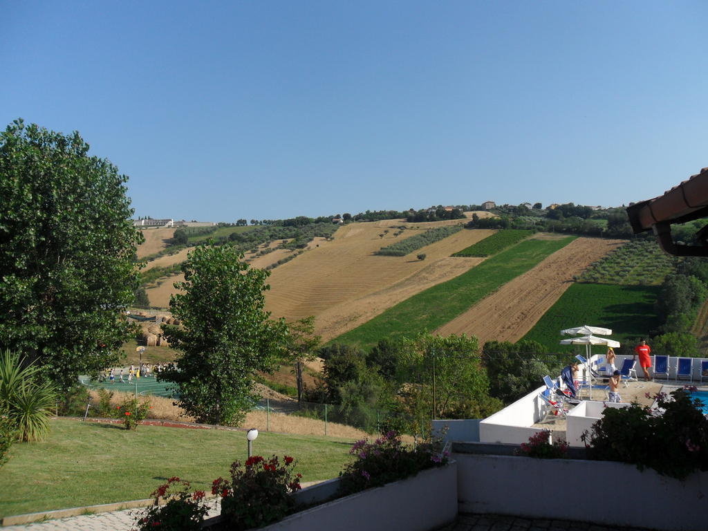 Fattoria Cerreto Hotel Mosciano SantʼAngelo Buitenkant foto