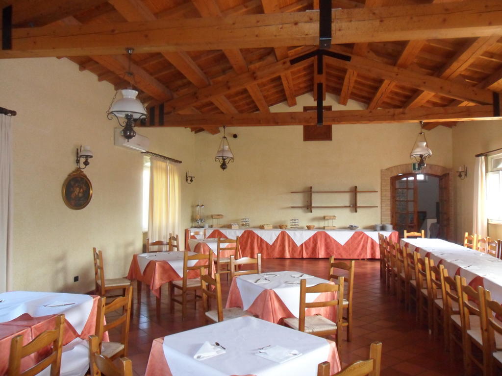 Fattoria Cerreto Hotel Mosciano SantʼAngelo Buitenkant foto