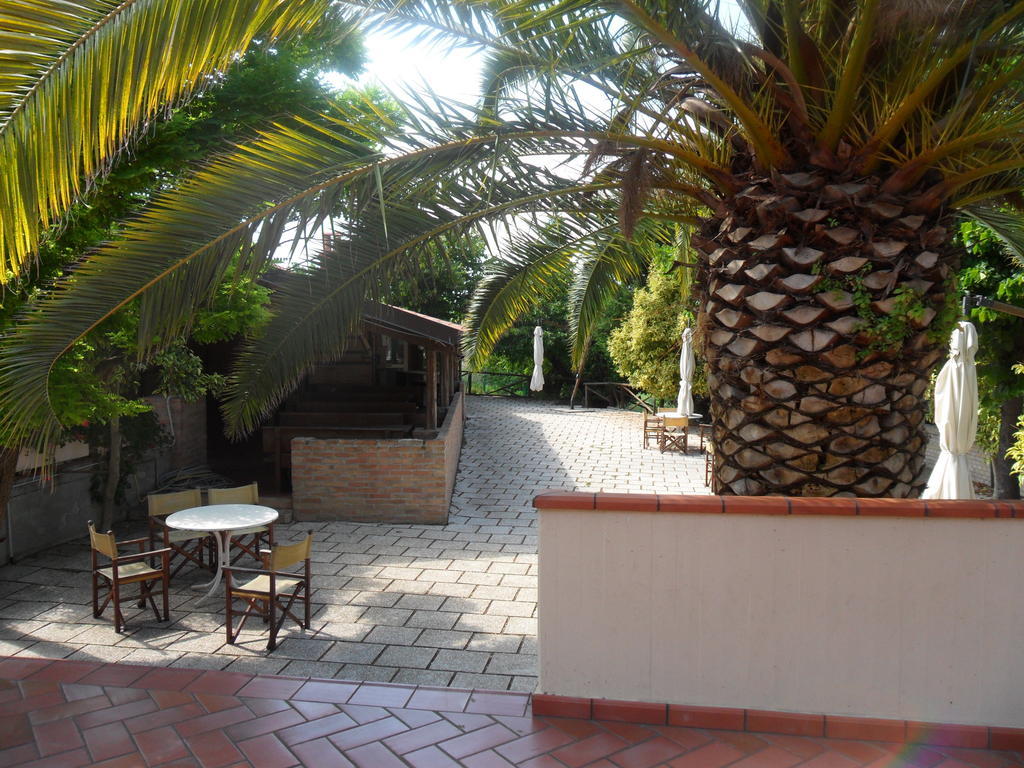 Fattoria Cerreto Hotel Mosciano SantʼAngelo Buitenkant foto