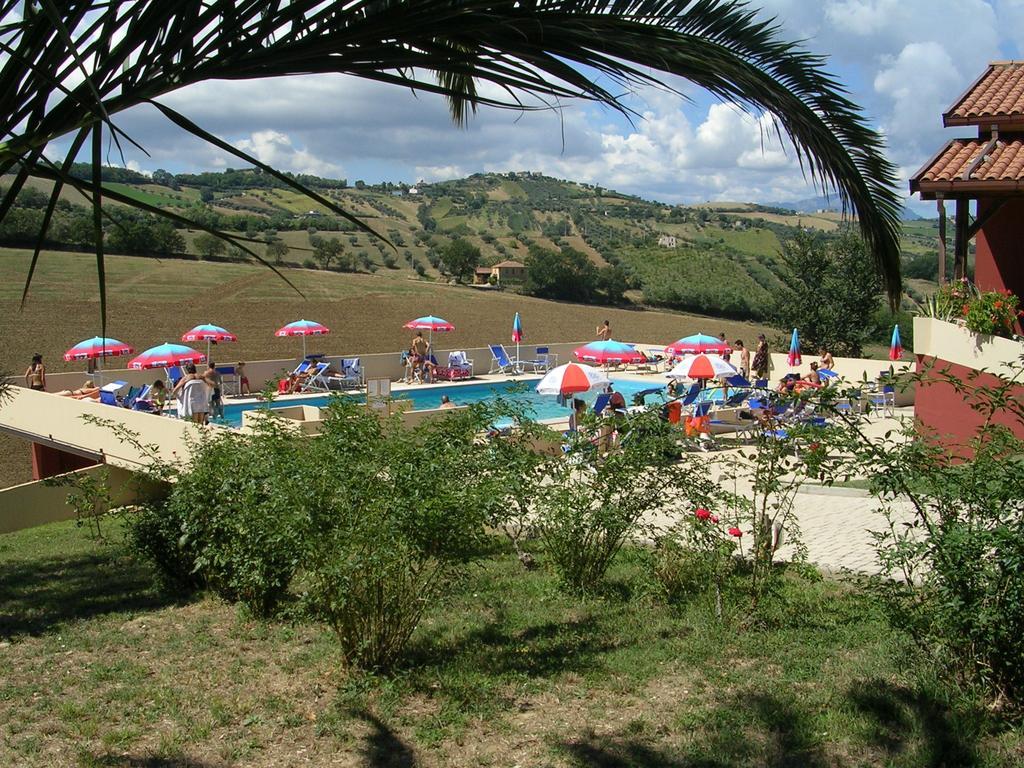 Fattoria Cerreto Hotel Mosciano SantʼAngelo Buitenkant foto